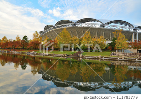 Niigata Stadium in autumn leaves (Niigata Prefecture) Niigata Stadium in autumn leaves (Niigata Prefecture) 111783779