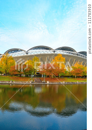 Niigata Stadium in autumn leaves (Niigata Prefecture) Niigata Stadium in autumn leaves (Niigata Prefecture) 111783910