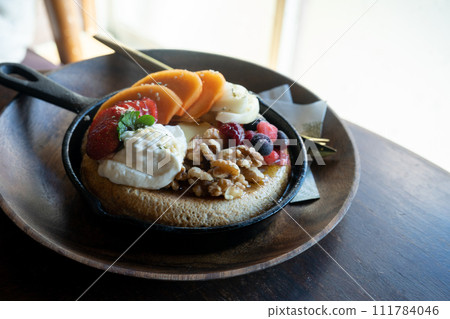 充滿水果的煎餅 111784046