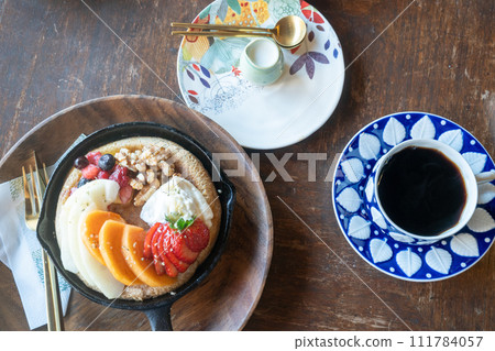 水果煎餅和手沖咖啡 111784057