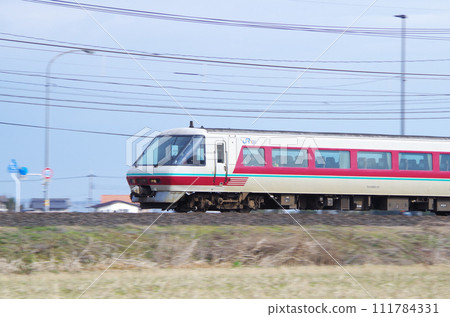 The 381 series limited express Yakumo runs through the Sanin Main Line The 381 series limited express Yakumo runs through the Sanin Main Line 111784331