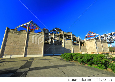 [Kagawa Prefecture] Clear skies at Seto Ohashi Memorial Hall (Seto Ohashi Memorial Park) 111786005