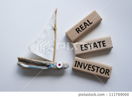 Real Estate Investor symbol. Wooden blocks with words Real Estate Investor. Beautiful white background with boat. Business and Real Estate Investor concept. Copy space. Real Estate Investor symbol. Wooden blocks with words Real Estate Investor. Beautiful white background with boat. Business and Real Estate Investor concept. Copy space. 111789000