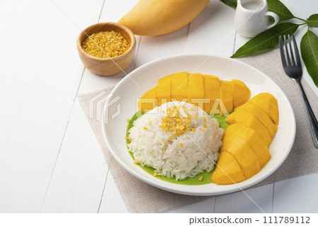 Thai Sweet Sticky Rice with Mango (Thai Dessert),Khao Niew Ma Muang 111789112