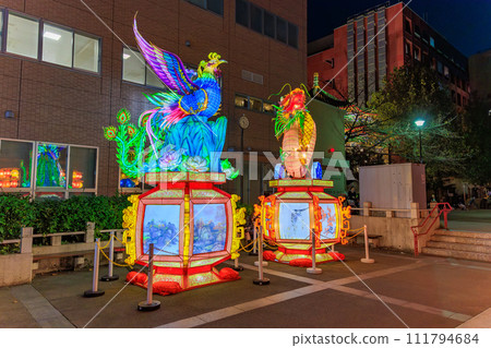 Kanagawa Prefecture, Yokohama City, Yokohama Chinatown (Aiho-tei) night view Kanagawa Prefecture, Yokohama City, Yokohama Chinatown (Aiho-tei) night view 111794684