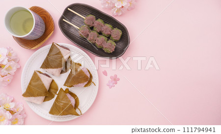 櫻花與春天的日式點心形象 | 櫻餅、草團子、綠茶 111794941