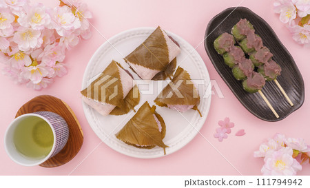 Cherry blossoms and spring Japanese sweets image | Sakuramochi, grass dumplings, and green tea Cherry blossoms and spring Japanese sweets image | Sakuramochi, grass dumplings, and green tea 111794942