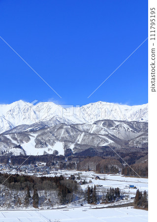 Hakuba Village in winter, Hakuba Sanzan on a clear day 111795195