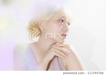 Gorgeous young woman's beauty Gorgeous young woman's beauty 111795788