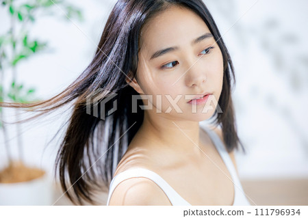 Young lady's portrait Young lady's portrait 111796934