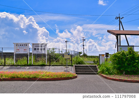 [Nishioyama Station] Blue sky and clouds 111797008