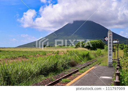 [Nishioyama Station] Kaimondake and clouds 111797009