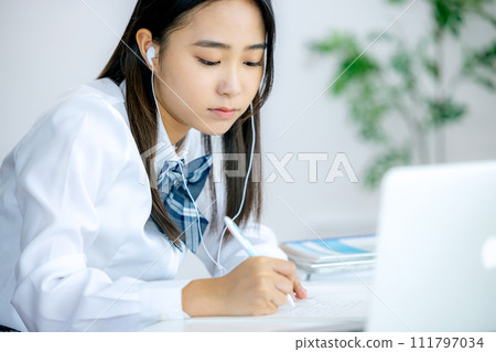 High school girl listening to class online 111797034