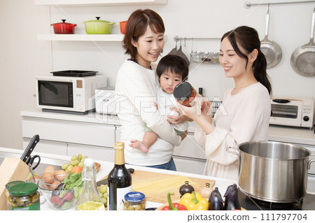 廚房媽媽朋友寶貝 111797704
