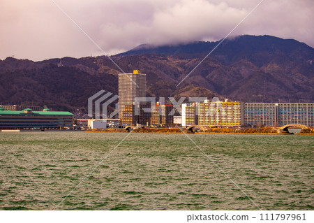 [Lake Biwa Scenery] Hamaotsu - Walking through Konan where the majestic clouds and the increasing cold of winter 111797961