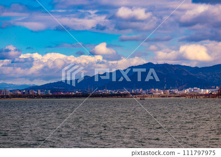 [Lake Biwa Scenery] Hamaotsu - Walking through Konan where the majestic clouds and the increasing cold of winter 111797975