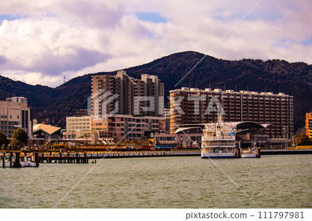 [Lake Biwa Scenery] Hamaotsu - Walking through Konan where the majestic clouds and the increasing cold of winter 111797981