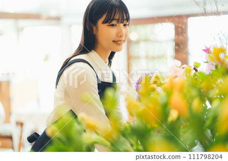 A woman working in a flower shop 111798204