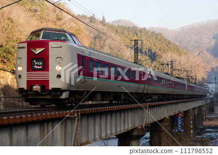 穿過鐵橋的白備線特急八雲 穿過鐵橋的白備線特急八雲 111798552