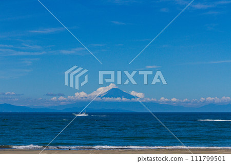 靜岡縣禦前崎市禦前崎市禦前崎海洋公園的富士山風景 111799501