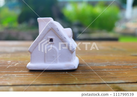 可愛的小房子,住宅圖像,左側 可愛的小房子,住宅圖像,左側 111799539