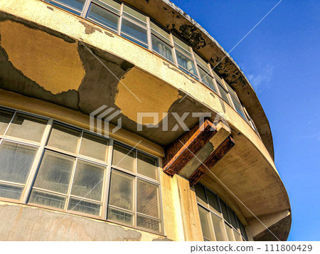 Muroran City Etomo Elementary School, 2 circular school buildings 111800429