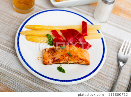 Fried salmon with asparagus and pepper 111800712