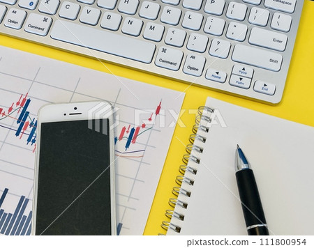 Trade stocks from your smartphone or computer 111800954