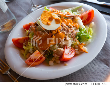 Salad Xatonada with canned tuna and salted anchovies 111801480