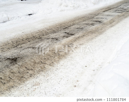 Road with snow. (Hokkaido) 111801784