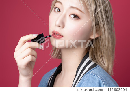 Pop portrait of a young woman shot against a pink background 111802904