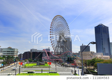 Landscape with amusement park ferris wheel and skyscrapers Landscape with amusement park ferris wheel and skyscrapers 111804563