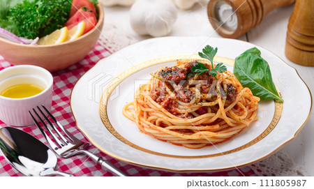 spaghetti bolognese 111805987