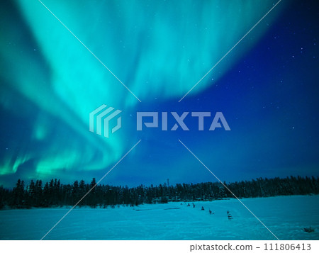 Viewing the level 4 aurora from the shores of Great Slave Lake in Yellowknife, Canada in winter Viewing the level 4 aurora from the shores of Great Slave Lake in Yellowknife, Canada in winter 111806413