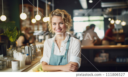 在咖啡館工作的微笑女士 在咖啡館工作的微笑女士 111806527
