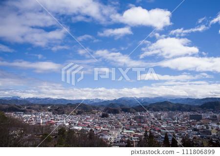 View of Takayama city from the Alps observation park "Sky Park" 111806899