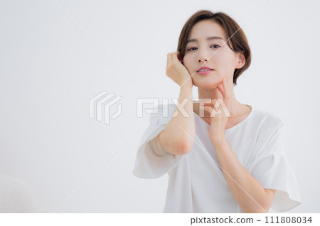 Beauty image female portrait 111808034