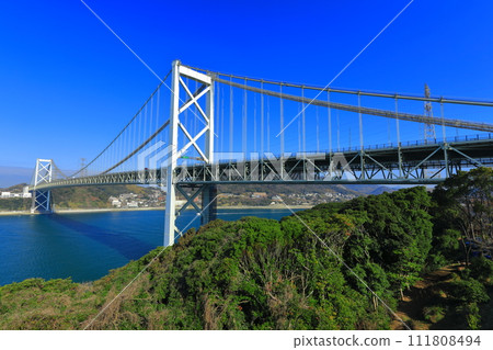 Kanmon Bridge in clear weather (Kanmon Strait) 111808494