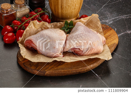 Raw chicken thigh for cooking Raw chicken thigh for cooking 111809904
