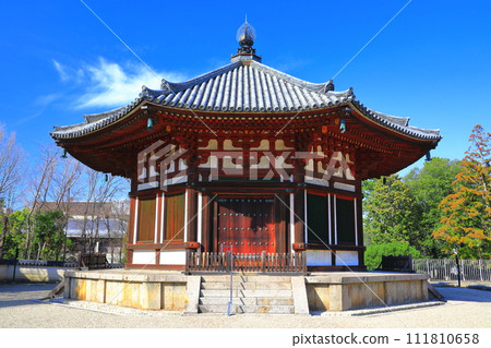 [奈良縣]晴天的興福寺（北堂） 111810658