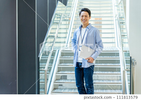 Businessman with a laptop computer shooting cooperation "LINK FOREST" Businessman with a laptop computer shooting cooperation "LINK FOREST" 111813579