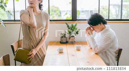 A woman leaving her seat at a cafe/restaurant and a man thinking (divorce/breakup/breakup) A woman leaving her seat at a cafe/restaurant and a man thinking (divorce/breakup/breakup) 111813834