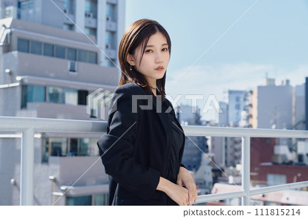 清爽的女商人 清爽的女商人 111815214