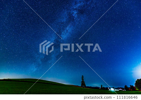 北海道美瑛町的星空～聖誕樹～ 111816646