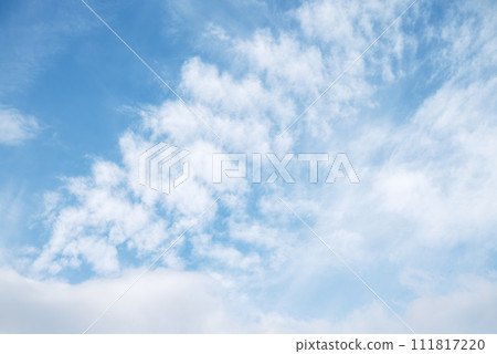 Spring sky blue sky sky image [Tokyo] 111817220