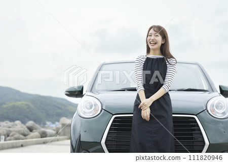 乘車旅行的可愛女人 111820946