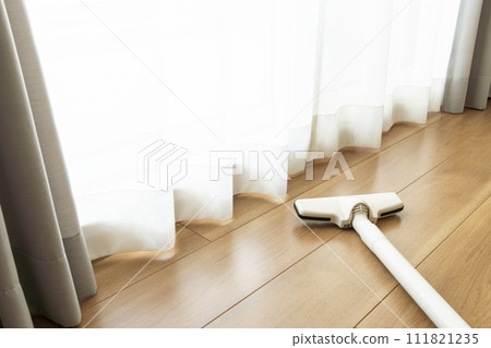 窗簾和地板 111821235