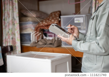 I'm closing down my parents' house and having a contractor assess my unwanted items. I'm closing down my parents' house and having a contractor assess my unwanted items. 111821740
