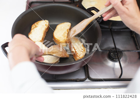 Fry white loaf croutons in a frying pan. Cook breakfast. Fry white loaf croutons in a frying pan. Cook breakfast. 111822428