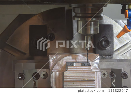 The 5-axis CNC milling machine small hole drilling process. The 5-axis CNC milling machine small hole drilling process. 111822947